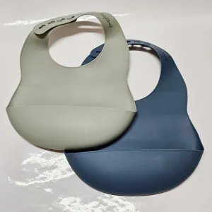 SILICONE BIB WITH CATCH POCKET